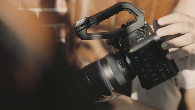 The Canon EOS C70 camera with Hussain Jassim смотреть онлайн