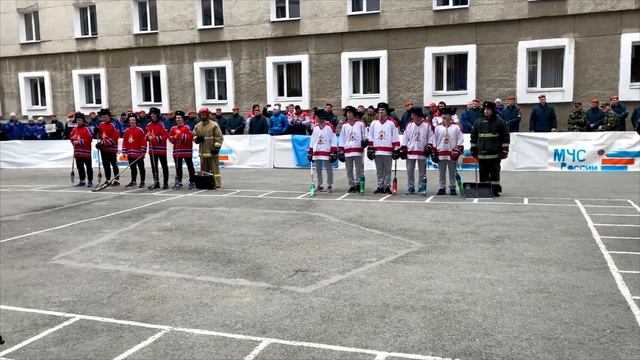 Соревнование по метлохоккею в Уральском институте ГПС МЧС России смотреть онлайн