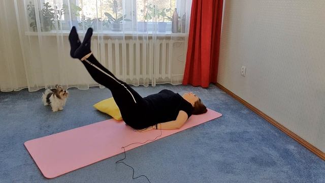 Качаю пресс 3 день  дома.