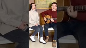 Казахская песня очень круто спели девушка и парень