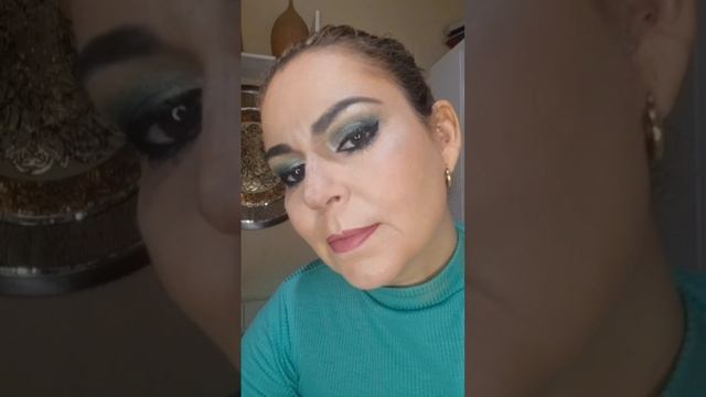 Maquiagem em tom verde #maquiagem #maquiagembrasil #maquiagemcompleta смотреть онлайн