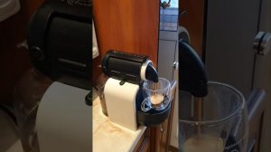 Капсульная кофемашина DeLonghi Essenza Nespresso