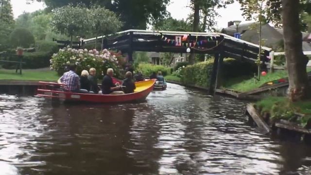 Деревня без дорог Гитхорн в Нидерландах смотреть онлайн