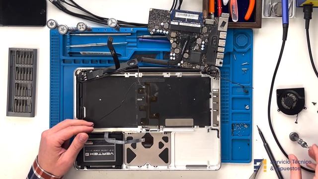 Reparación de MacBook Pro 2012 (A1278). Cambio de teclado de MacBook Pro 2012 (A1278). смотреть онлайн
