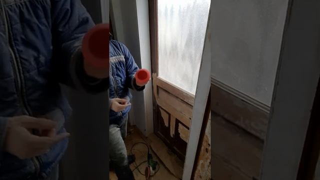 Как счищает старую краску наждачная насадка на болгарку!