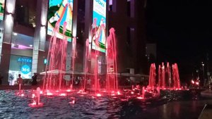 танцующий фонтан у ТЦ Европейский (Москва)