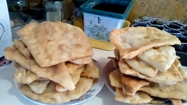 Взяла рецепт пышек. Получились лепёшки. А всё равно ВКУСНЕНЬКО!