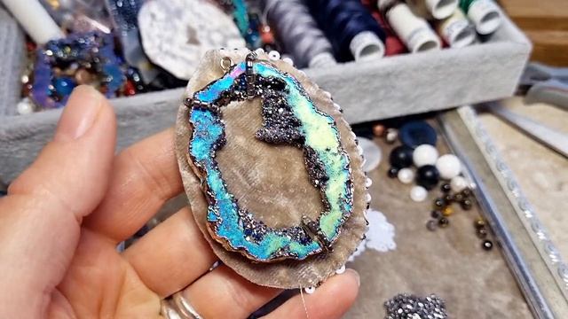 Крупное кольцо с вышивкой #авторскиеукрашения #вышивка смотреть онлайн