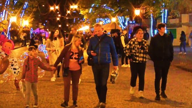 Одесса, осень, Дерибасовская - "Проститься" / Odessa, autumn, Deribasovskaya street смотреть онлайн