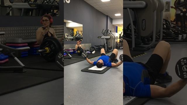 Разноповторный-объем МЦ4 Д1 Разводки с гантелями, лежа на полу смотреть онлайн