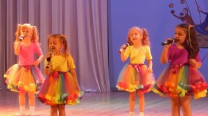 Песенка-чудесенка, ансамбль "Вилли-Винки" открывают конкурсную программу фестиваля "Выше неба"