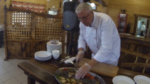 Видео-отчет Мастер класс по приготовлению Осетра в ресторане  Живой рыбы курорт Солнечная долина