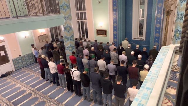 Р. А. Надюков проводит таравих-намаз. смотреть онлайн