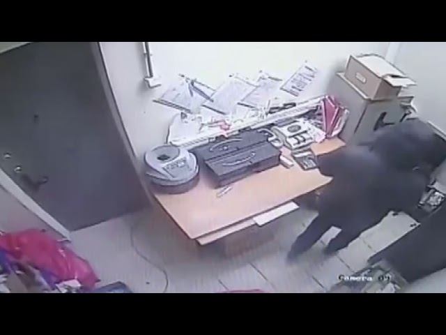 В Москве полицейские установили подозреваемого в присвоении денежных средств сети магазинов