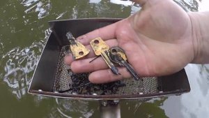 ПОИСК МОНЕТ ЗОЛОТА И СТАРИНЫ ПО ВОДЕ IN SEARCH OF GOLD WITH A METAL DETECTOR IN THE WATER
