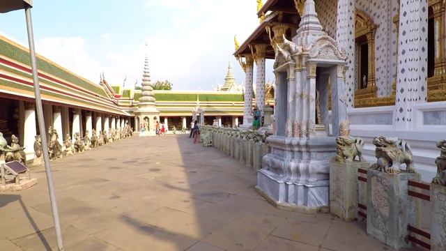 Exploring Wat Arun, the Temple of Dawn, in Bangkok смотреть онлайн