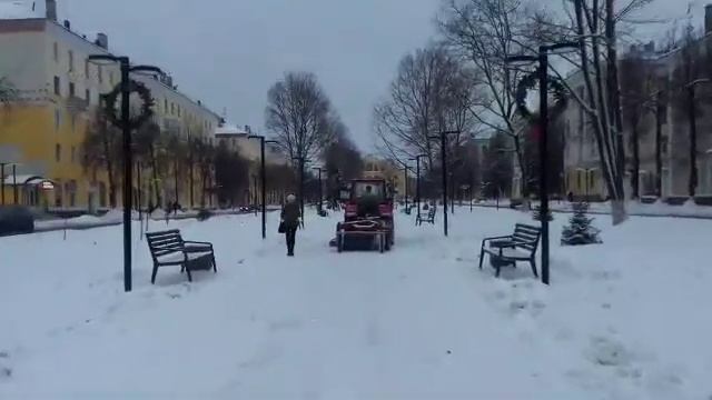 Чистка снега на пешеходной аллее в Электростали 14 12 2018 смотреть онлайн