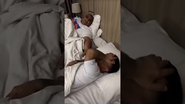 محاولات ازعاج الكوشه وهو نايم كلها فشلت