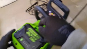 Aku řetězová pila Greenworks GD60CS40 60V