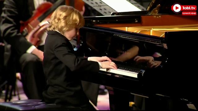 Елисей Мысин играет Э.Грига смотреть онлайн