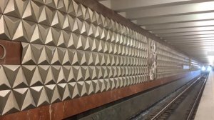 Москва с маршрутом 003 прибывает на станцию Медведково