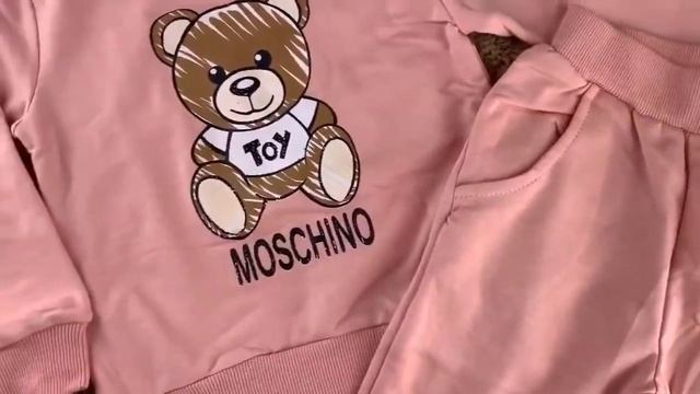 Модный спортивный костюм для девочки