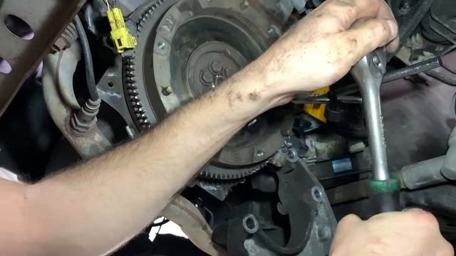 Daihatsu Cuore 2004: ремонт зчеплення. Японська якість підвела? смотреть онлайн