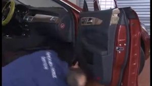 Снятие  установка передней панели двери Mercedes CLs 218