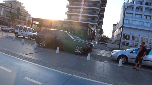 Анталия Турция. Пляж и набережная Konyaaltı Belediyesi днем и вечером. Улицы, центр, кафе
