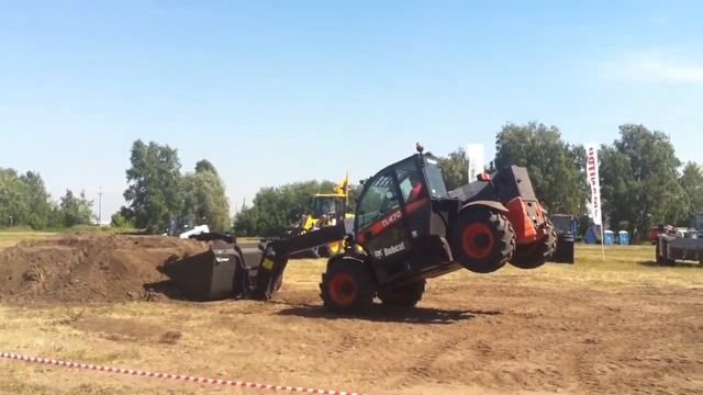 Демо-показ телескопического погрузчика BobCat TL470 AGRI