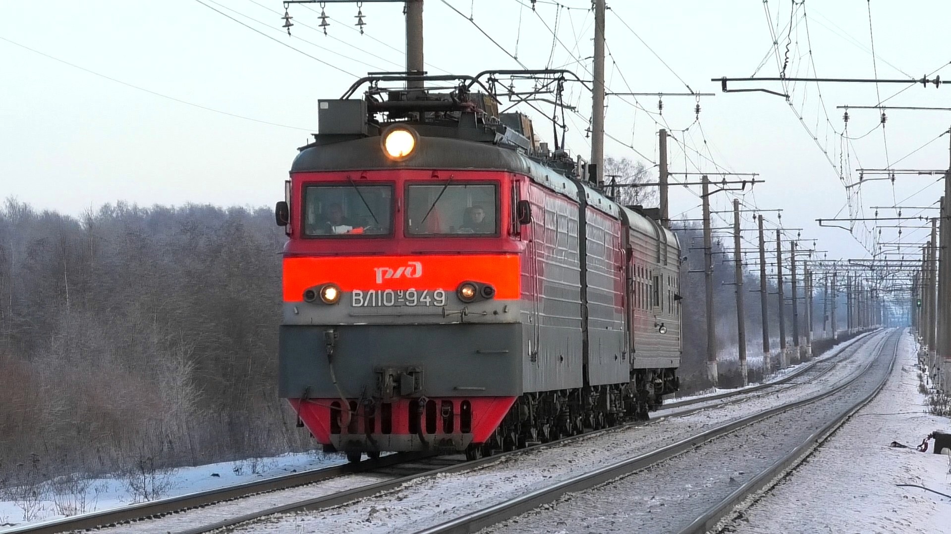 ВЛ10У-949 с вагоном - дефектоскопом смотреть онлайн