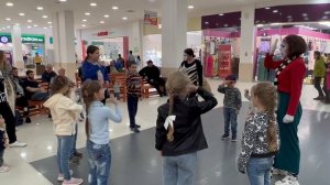 Весёлый мим