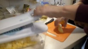 Овощерезка Фаберлик 11347, режем сырой картофель