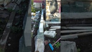 Дача своими руками. Кладка пено блока на ребро. Первый ряд. Часть 6.