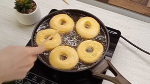 Американские пончики "Донатс" с глазурью.