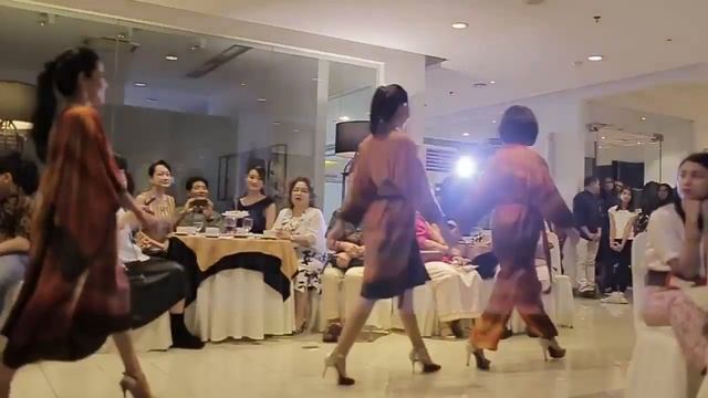 Batik motifs of Bali Terrace Rice Fieldsand Labuan Bajo Sunset смотреть онлайн