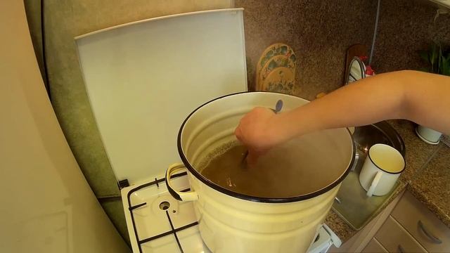 Как очистить посуду от нагара и жира? Клей + сода + мыло