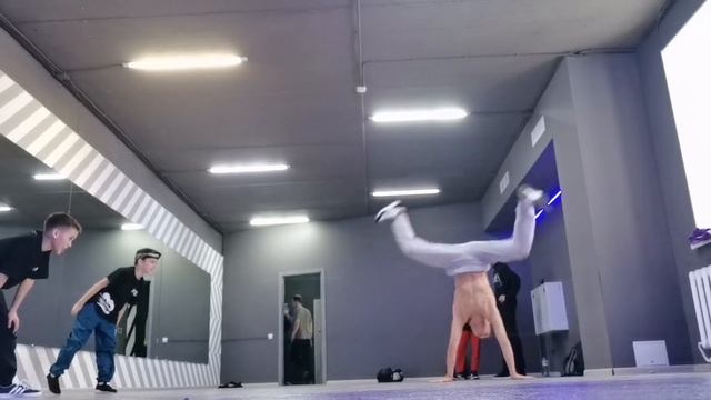 Побил рекорд по твистам? смотреть онлайн