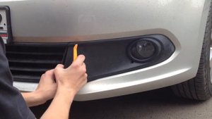 Снятие рамки/заглушки ПТФ на а/м Polo Sedan