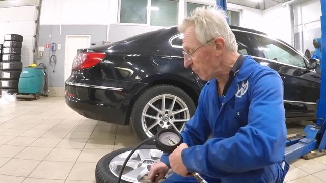 Шипы или липучка - что лучше? Суровое мнение о зимней резине из уст опытного мастера смотреть онлайн