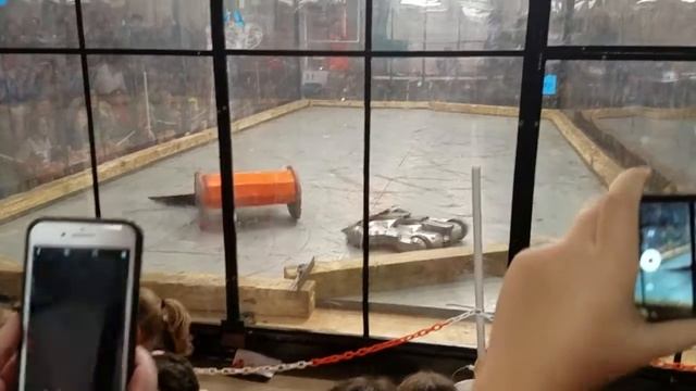 Battle bots pt.2; flipper vs. Smasher смотреть онлайн
