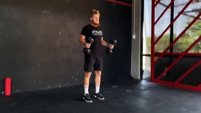 Молоты на бицепс | Подъем гантелей без разворота на бицепс смотреть онлайн