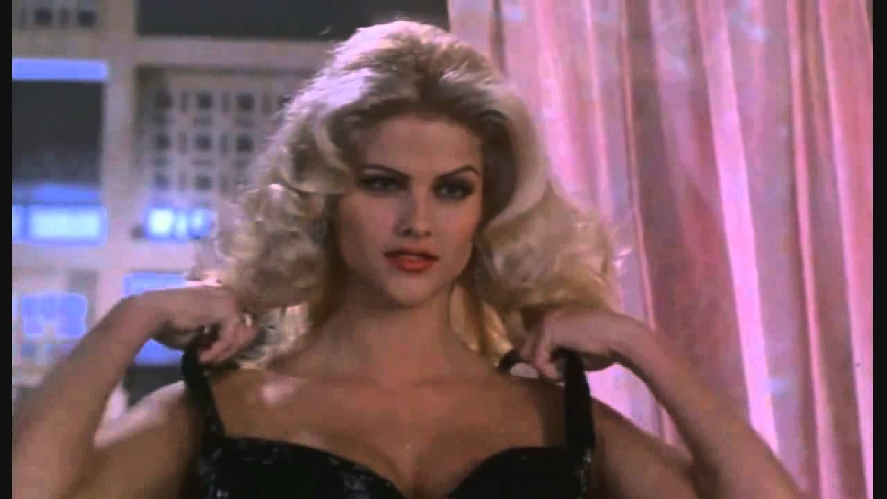 Naked Gun 33 1/3 смотреть онлайн