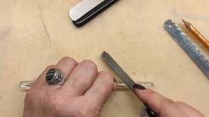 Крючок из зубной щётки #крючоксвоимируками #сделатькрючок