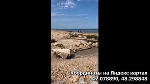 Открытый слив канализации в море в Дербенте