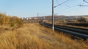 Гибрид ЭД9Т-007/ЭД9М-1010 с вагонами от разных ЭД9М.