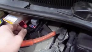 два способа как "прикурить" Toyota Estima Hybrid AHR20 и как открыть багажник изнутри.