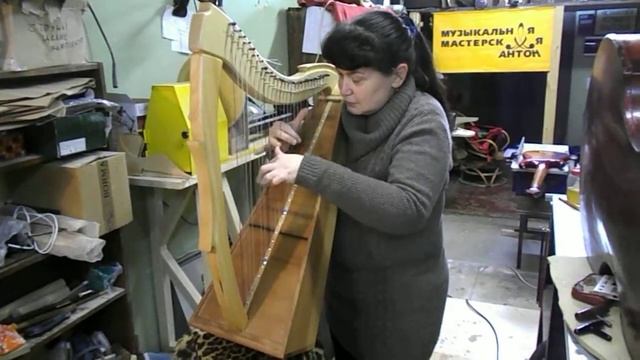 В музыкальной мастерской "Антон" звучат "Зелёные рукава". смотреть онлайн