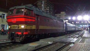 Электровоз ЧС4Т-375 с поездом №25 Кисловодск — Киев