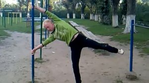Акробат.прыжки,турник,елементы брейка.Часть 2